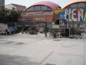 A funky plaza, La Latina